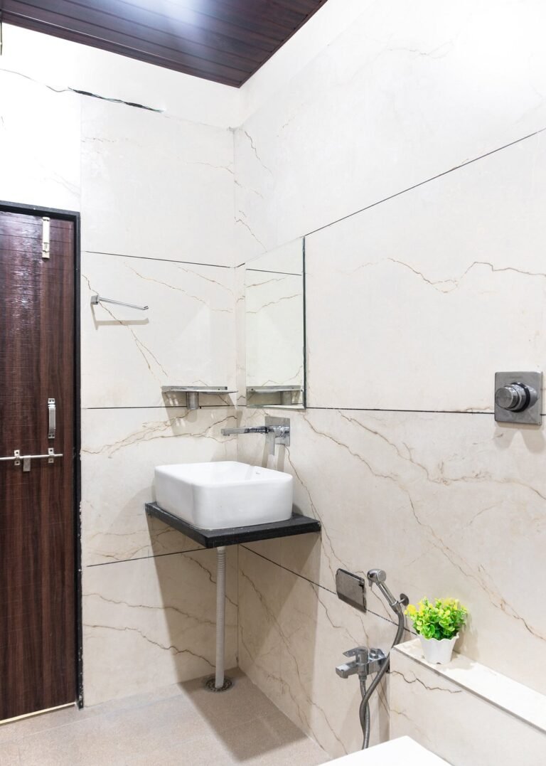 deluxe-room-bathroom